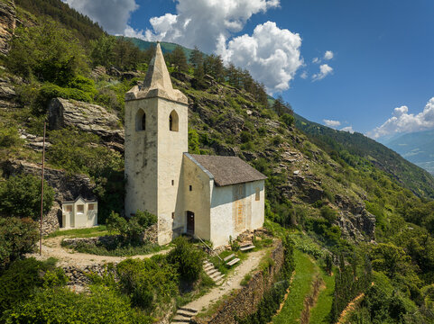 St. &Auml;gidius-Kirche am Vinschger Sonnenberg oberhalb Schlanders