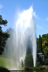 grosse Fontaine in einem Kurpark