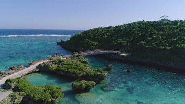 小さい島に架かる橋 | 宮古島
