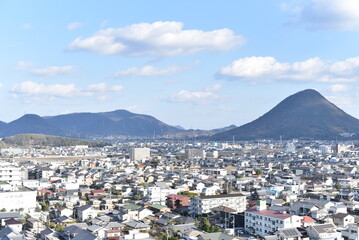 Fototapeta na wymiar 丸亀市街と讃岐富士