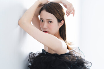 ステージ衣装を着た女性