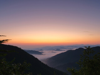 Fototapeta na wymiar 朝日の出る前の雲海の風景