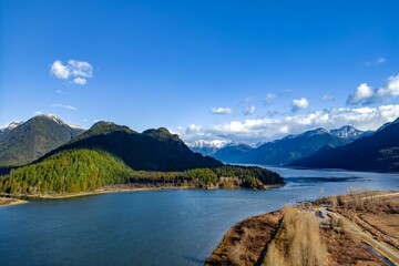 Obraz premium Stunning view of Pitt Lake in British Columbia, Canada, showing off the lake's serene beauty