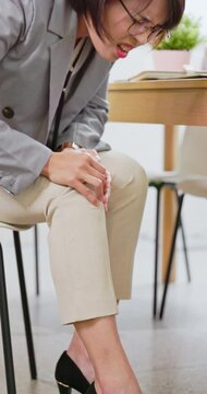 woman has knee joint painful