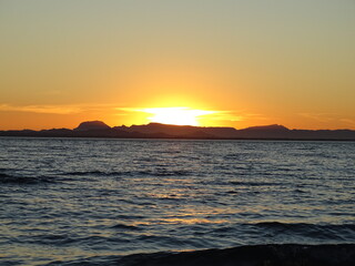 Una bonita puesta de sol en La Manga, Cartagena (España)