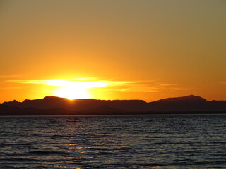Una bonita puesta de sol en La Manga, Cartagena (España)