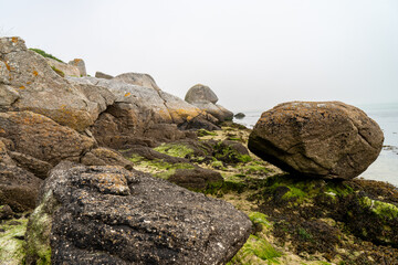 Fototapeta na wymiar Granitfelsen an der Baie von Kernic, Plouescat, Bretagne