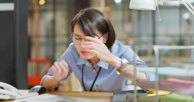 woman eyes pain at work