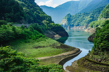Fototapeta na wymiar 兵庫県・山に囲まれる風景、神崎郡神河町 