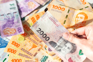 Fototapeta na wymiar new Argentine banknotes of 1000 and 2000 pesos