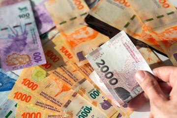 Obraz na płótnie Canvas new Argentine banknotes of 1000 and 2000 pesos 