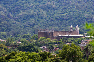 Fototapeta na wymiar View of the Tepoztlan Monastery, from the hill.