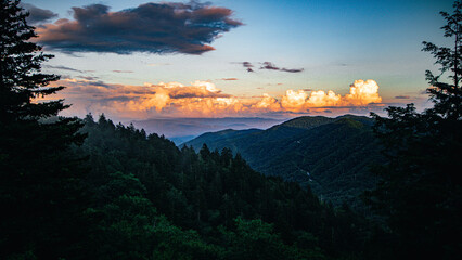Naklejka premium sunset in the mountains