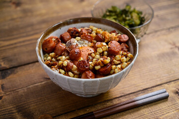 ソーセージとコーン丼