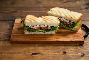 銀鮭のマリネのクリームチーズサンド