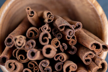 Obraz na płótnie Canvas aromatic cinnamon sticks used in cooking and confectionery products
