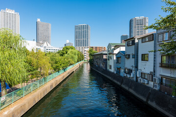 東京、佃島の佃堀の風景。日本、東京都、中央区。