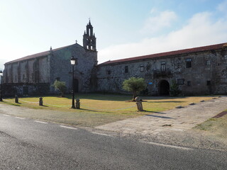 monasterio medieval cisterciense de aciveiro, forcarei, en pontevedra, del siglo XII, hoy cuenta con la iglesia parroquial y local de hostelería recreada en la época, galicia, españa, europa