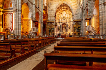 Kościół św. Franciszka znajdujący się w mieście Evora, w Portugalii.  - obrazy, fototapety, plakaty