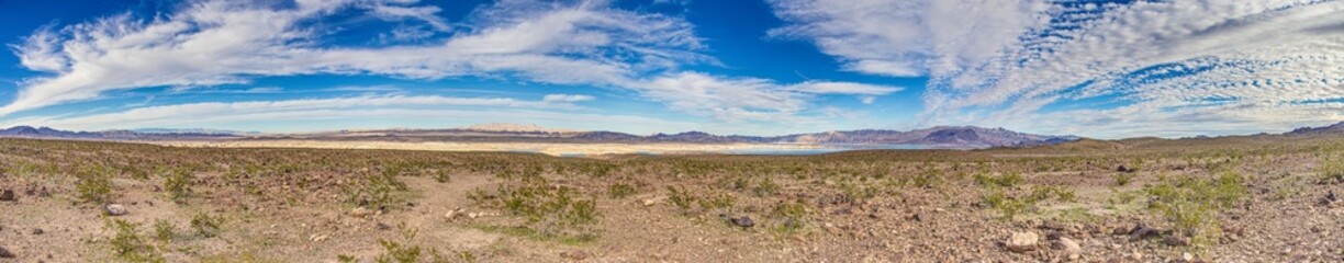 Fototapeta na wymiar Panoramic view of Lake Powell with surrounding desert