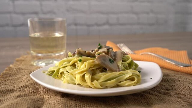 Tagliatelle ai funghi porcini