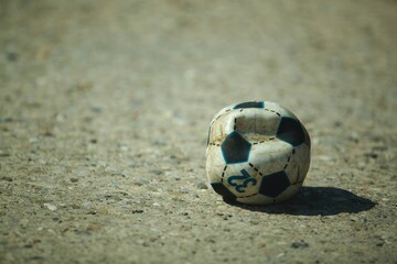 balón de fútbol abandonado  © Ricardo