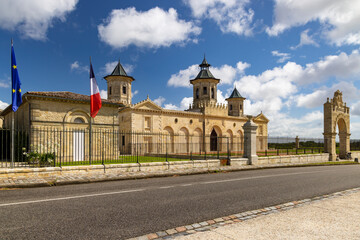 Fototapeta na wymiar Vineyards with Chateau Cos d'Estournel, Bordeaux, Aquitaine, France
