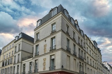Fototapeta na wymiar Paris, beautiful buildings 