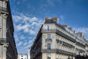 Fototapeta na wymiar Paris, beautiful building