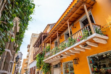 Fototapeta na wymiar Street scenes in the heart of old Cartagena, Colombia