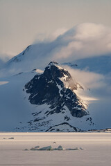 Fototapeta na wymiar Mountain in Svalbard
