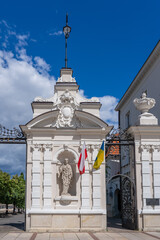 Fototapeta na wymiar Warsaw University historical main gate