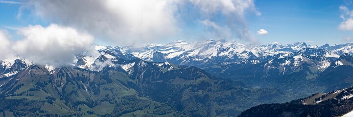 Obraz premium Breathtaking view of the Swiss Alps during wintertime