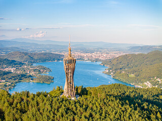 Pyramidenkogel lookout point with Wörthersee in the background - obrazy, fototapety, plakaty