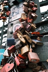 Liebesschlösser an einer Brücke in Köln Deutschland