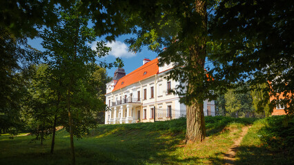 Fototapeta na wymiar Beautiful palace in Belarus