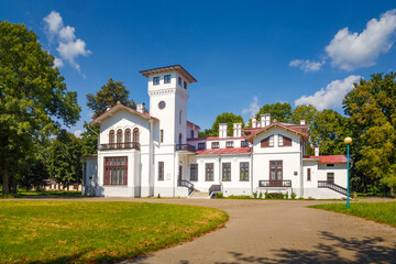 Fototapeta na wymiar Old building in Pruzhany town, Belarus