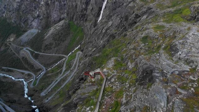 Point de vue , belv&eacute;d&egrave;re de Trollstigen en Norv&egrave;ge