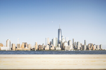 Obraz premium Blank wooden table top with beautiful New York skyline at daytime on background, mockup