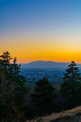 夕暮れ時の若草山