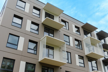 Obraz premium Modern and new apartment building. Multistoried modern, new and stylish living block of flats. construction site in the summer.