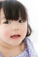赤ちゃんの顔のアップ