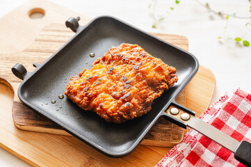 ホットサンドメーカーで焼く惣菜のフライドチキン