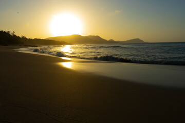 Fototapeta premium 台風通過後の奄美の海岸とサンゴの川。