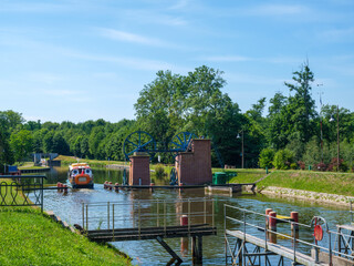 Statki w żegludze śródlądowej na Kanale Elbląskim, Polska	