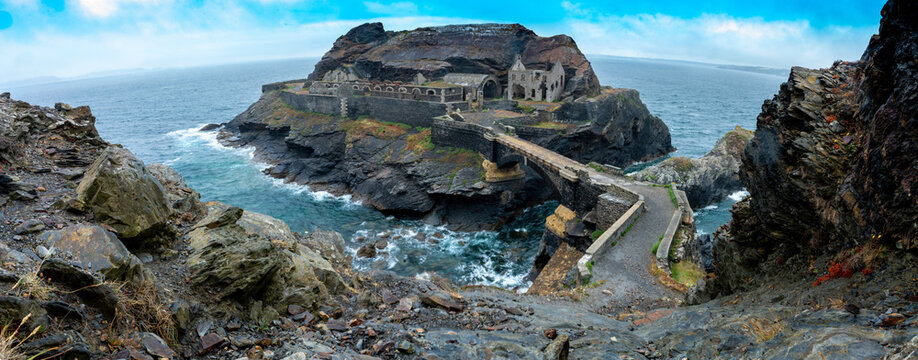 Le fort du Capucin, &agrave; Roscanvel
une fortification de la presqu'&icirc;le de Crozon - Goulet de Brest (oc&eacute;an Atlantique)