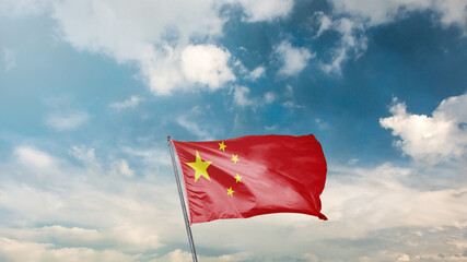 mavi gök yüzü arka planında çin bayrağı Translation: flag of china on blue sky background