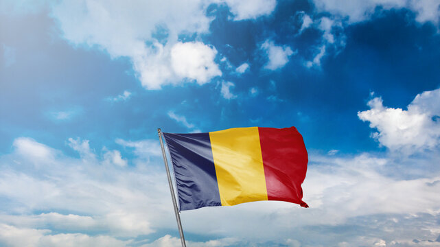 mavi g&ouml;k y&uuml;z&uuml; arka planında &ccedil;ad bayrağı Translation: flag of chad on blue sky background