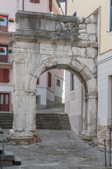 Obraz premium ruins of Roman Riccardo arch, Trieste, Friuli, Italy