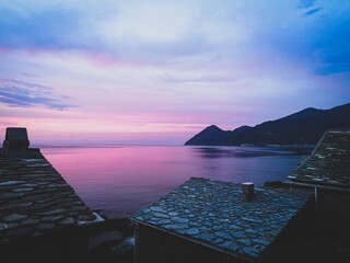 Couché de soleil spectaculaire sur la mer Méditerranée, Canari, Corse - obrazy, fototapety, plakaty